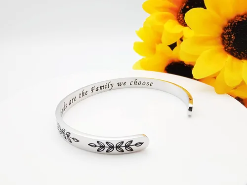 Vista 4 de Dczosily Pulseras inspiradoras para mujer, de acero inoxidable, grabadas, con mantra motivacional, regalos personalizados para mamá, hija, hermana