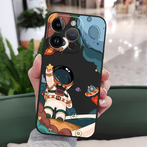 Vista 3 de LEECG Funda para iPhone 15 Pro, diseño creativo lateral de astronauta, silicona líquida, a prueba de golpes, suave, para iPhone 15 Pro, negro