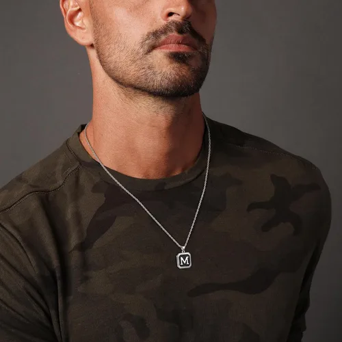 Vista 4 de LUXEJEW Collares con inicial para hombres y mujeres, delicado colgante de letra, collar de cadena para hombre, joyería para hombre