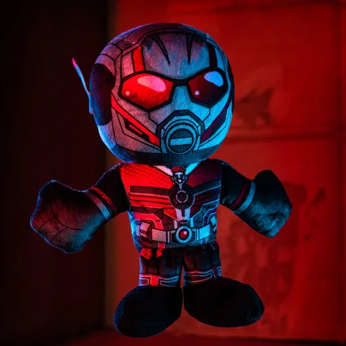 Vista 2 de Bleacher Creatures Marvel Hombre Hormiga de 20 cm Kuricha sentado de peluche - Juguete suave inspirado en Chibi