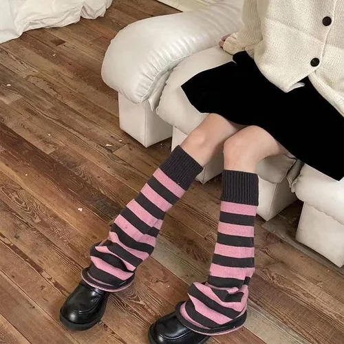 Vista 2 de Calcetines largos japoneses Harajuku lindos calentadores de piernas Y2k para mujer, leggings de punto punk, polainas, accesorios góticos kawaii