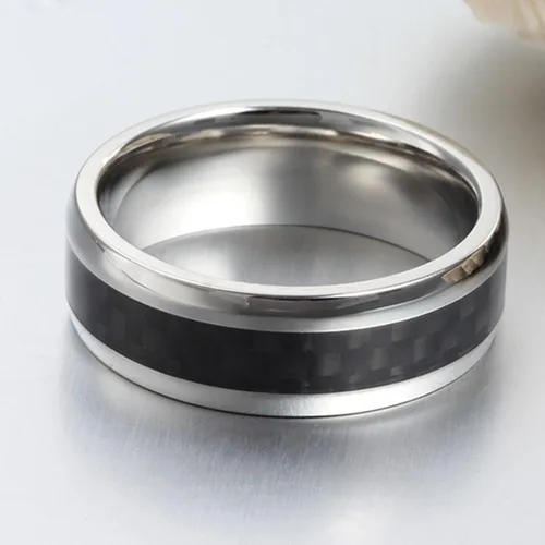 Vista 5 de Anillos de acero inoxidable negros para hombres, alianzas de boda para hombre, color plateado y negro, 0.315 in con incrustaciones de fibra