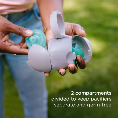 Vista 2 de Ubbi Porta Chupetes Dual para Llevar, Mantiene los Chupones del Bebé Limpios y Accesibles, Portátil para Viajar, Accesorio para Bolso de Pañales Gris