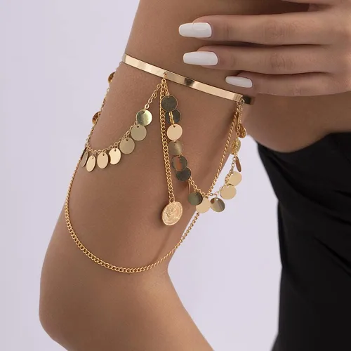 Vista 2 de Missgrace Brazalete abierto bohemio con lentejuelas doradas y plateadas, con borlas en la parte superior del brazo, brazalete abierto