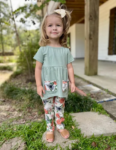 Vista 2 de Arshiner Conjunto de 2 piezas de pantalones y pantalones con estampado floral para niñas pequeñas Verde liso/Naranja Floral