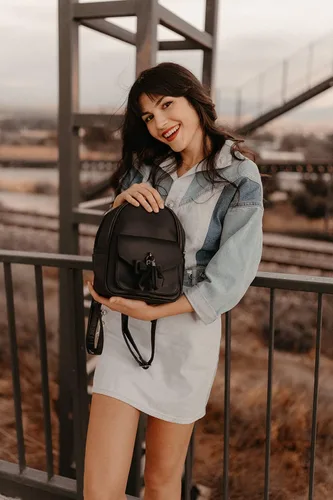 Vista 2 de ECOSUSI Mini mochila para mujer, bonita mochila pequeña con lazo para mujer, de cuero, con borla