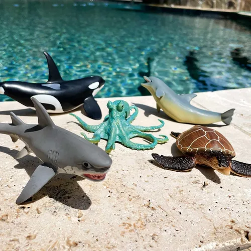 Vista 2 de Safari Ltd. Juego de juguetes de animales marinos - Figuras de gran blanco, delfín, tortuga, pulpo y orca - Set de juego para niños, niñas y niños