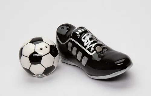 Vista 9 de CG - Zapatos de fútbol magnéticos con salero y pimentero, negro, 4 1/2 pulgadas x 1 3/4 pulgadas x 3 pulgadas de alto (SS-CG-10466)