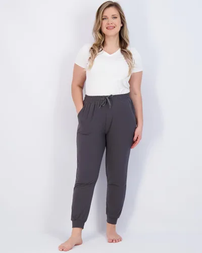 Vista 4 de Real Essentials - Pantalones, paquete de 3 unidades Real Essentials - Pantalones deportivos de yoga ultra suaves para mujer con bolsillos y cordón