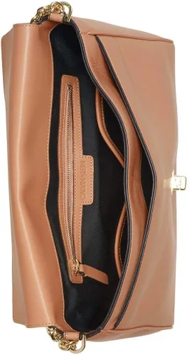 Vista 9 de Calvin Klein Soft Lock - Bolso bandolera grande convertible de piel de cordero