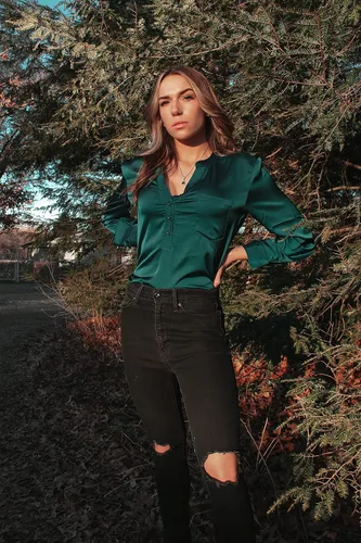 Vista 4 de Beyove Blusas de satén para mujer, camisas sedosas con botones, cuello en V, manga larga, casual, sueltas, para el trabajo de la oficina