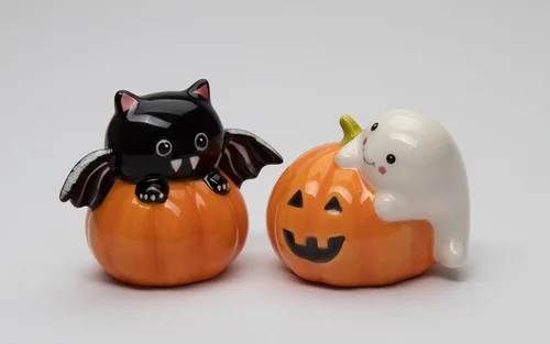 Vista 7 de Juego de salero y pimentero de cerámica fina para Halloween, casper y murciélago en calabaza, 3-1/8 pulgadas de largo