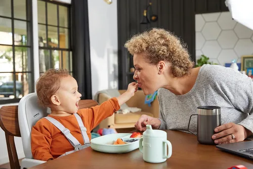 Vista 11 de NUK Cuencos de succión de silicona para bebés, función de succión que ayuda a reducir derrames, aptos para microondas y lavavajillas, sin BPA Verde