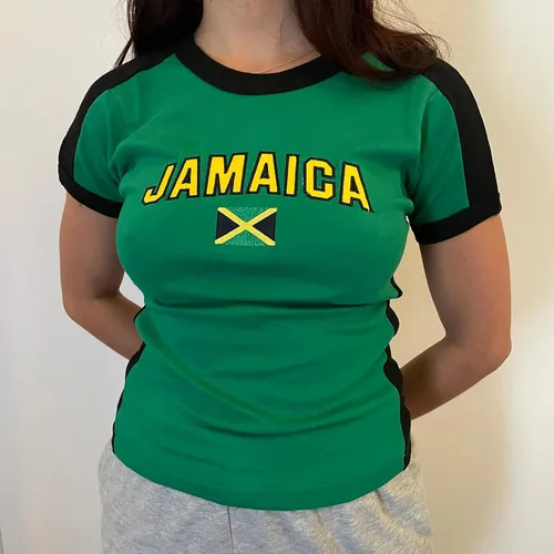 Vista 2 de Mxiqqpltky Camiseta de manga corta para mujer 2023 con cuello redondo y letras gráficas, sexy, ajustada, color contrastante, ropa de calle Y2K