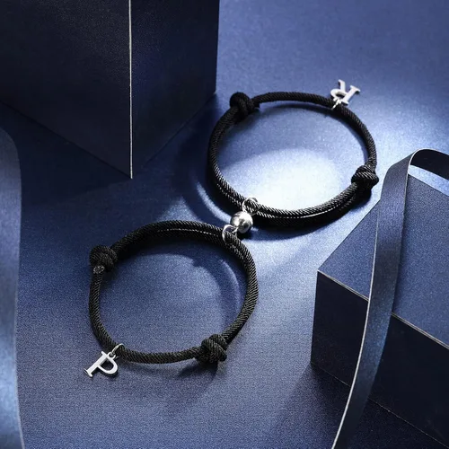 Vista 3 de INBLUE Personalizado 2 unids magnético par pulseras personalizadas grabado nombre fecha para mujeres hombres novio novia cuerda ajustable atracción