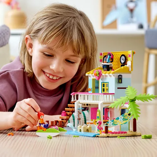 Vista 3 de LEGO Friends Beach House 41428 Kit de construcción; chispas horas de juego de aventura de verano (444 piezas)