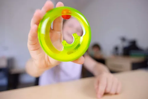 Vista 3 de Loopy Looper Flow, el original mármol Spinner- Skill Fidget- para niños a partir de 8 años
