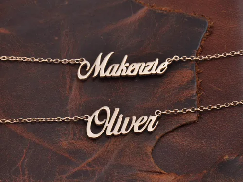 Vista 5 de Collar personalizado con cualquier nombre para mujer