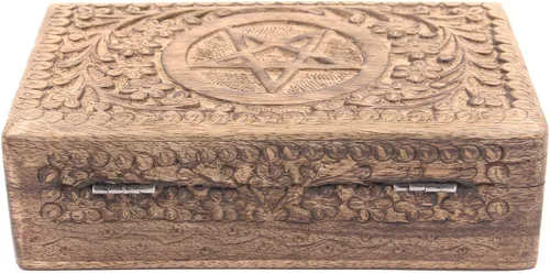 Vista 4 de DharmaObjects - Caja de almacenamiento de madera con diseño de estrella de pentagrama tallada, Madera, L