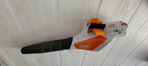 Vista 2 de Soporte de pared universal para soplador de hojas (compatible con sopladores eléctricos Stihl)