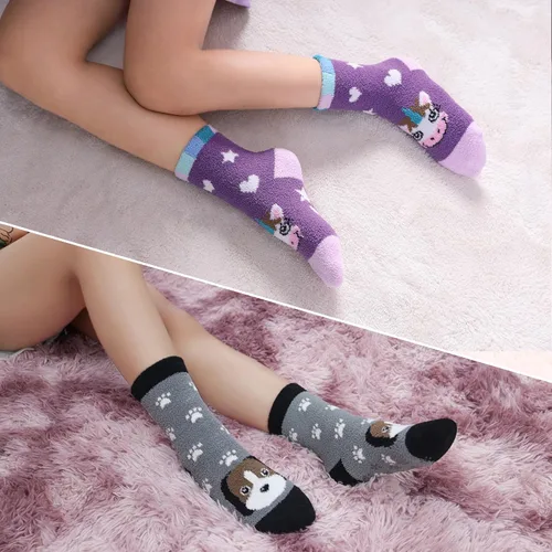 Vista 3 de LINEMIN Calcetines peludos para niños y niñas con agarres, antideslizantes, calcetines acogedores y esponjosos para invierno, calcetines cálidos