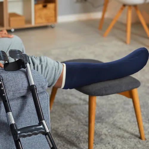 Vista 7 de Shyyween 4 Piezas Fundas para Yeso de Pierna Medianas Cortas Fundas de Calcetín para Yeso Debajo de la Rodilla Manga de Pierna para Pie Hombres Negro