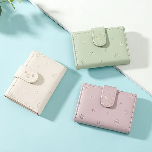 Vista 2 de SUMGOGO Cartera pequeña para niñas, niños y mujeres, lindo bolso corto pequeño delgado para efectivo, tarjetero y monedero Footprint Editon