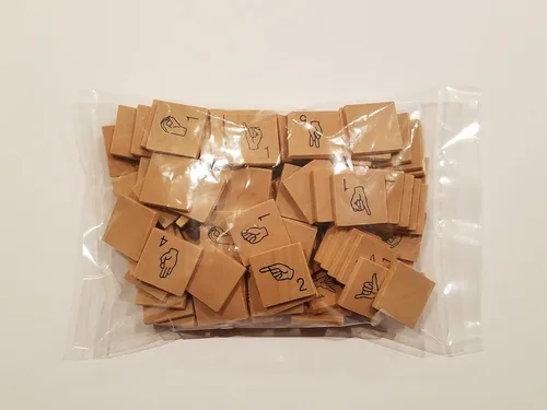Vista 2 de Azulejos de juego de lenguaje de señas americano Alfabeto ASL, azulejos de letras de madera - ¡Aprende ASL mientras te diviertes!