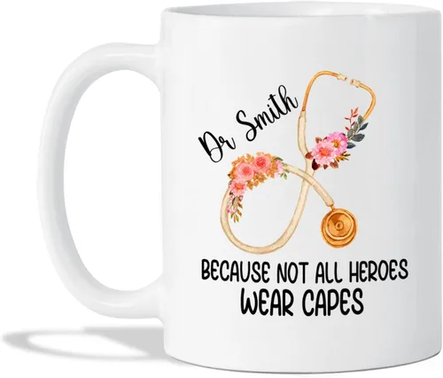 Vista 10 de Taza de café personalizada con nombre "A Truly Great Doctor Is Hard To Find And To Forget", taza de té con estetoscopio, taza de cerámica