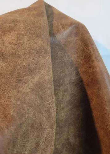 Vista 2 de NAT Leathers™ Cuero sintético sintético suave de piel sintética vegana marrón bellota (aprobado por PETA Vegano) por The Yard Piel sintética