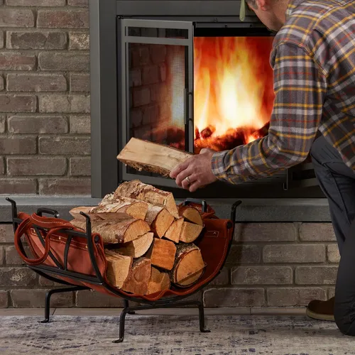 Vista 4 de UniFlame Soporte de leña de hierro forjado negro con portador de cuero
