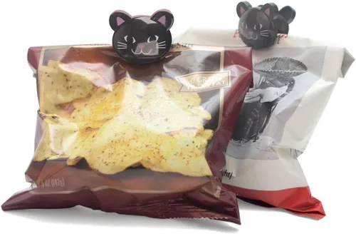 Vista 3 de Pinzas para bolsas con diseño de animalitos del bosque, de la marca Kikkerland, Gato, Negro