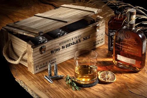 Vista 6 de Mixology & Craft Juego de piedras de whisky con vasos y balas de acero, regalo para hombres