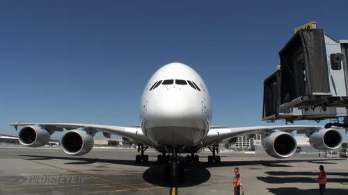 Vista 16 de PilotsEYE.tv SAN FRANCISCO A380 Blu-ray Disc Cockpitflug LUFTHANSA Airbus A380 The final flights
