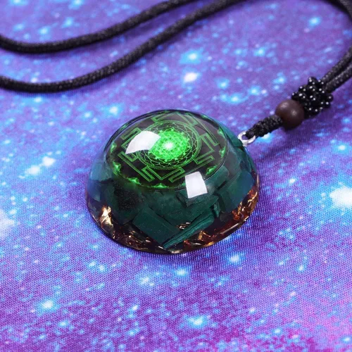 Vista 4 de Day Day Up Colgante de orgonita de cristal verde malaquita, collar con colgante de orgón de reiki, joyería de energía curativa espiritual