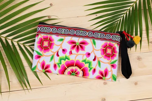 Vista 2 de changnoi Bolsa de mano hecha a mano bolsa de cosméticos bordada Hmong Tribes