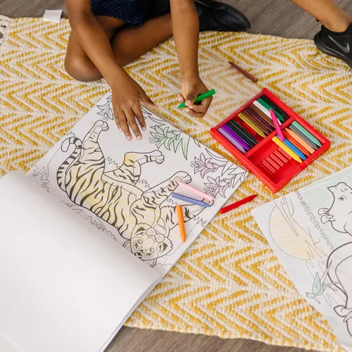 Vista 2 de Melissa & Doug Jumbo Coloring Pad, animales, Multicolor