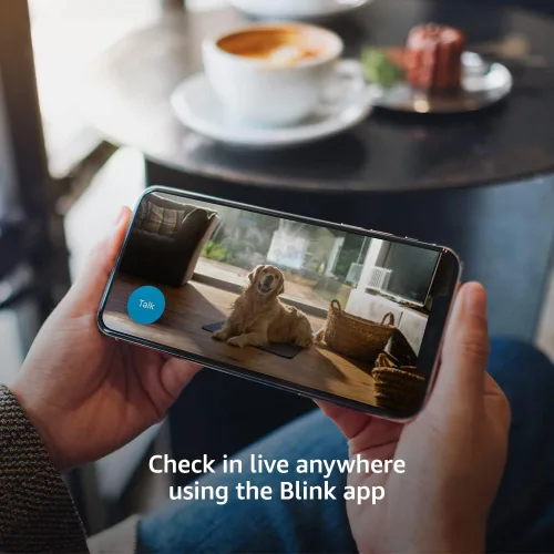 Vista 4 de Blink Mini - Cámara de seguridad inteligente compacta, conectable, para interiores, con video de alta definición 1080 y detección de movimiento