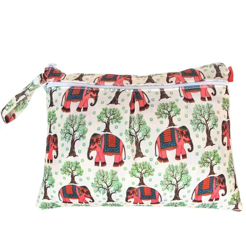 Vista 3 de Bolso organizador para pañales, ropa seca y húmeda ideal para viajar de Damero. 2 piezas., L, Elefantes Waterproof Reusable Travel Bags for