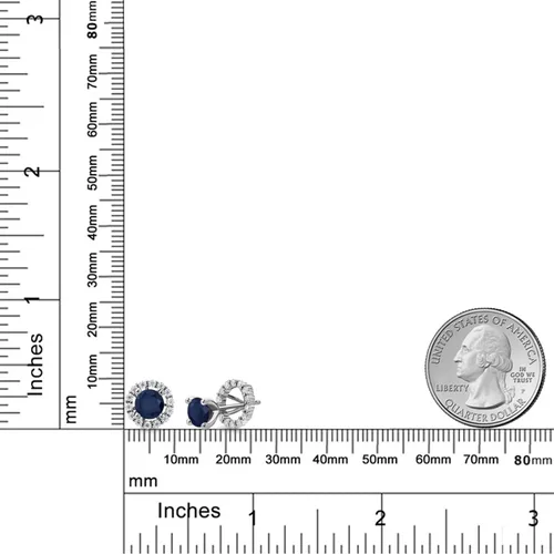 Vista 4 de Gem Stone King Aretes redondos de plata de ley 925 con zafiro azul y moissanita blanca y moissanita blanca para mujer