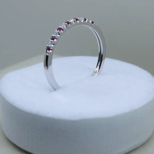 Vista 3 de Dazzlingrock Collection Anillo apilable de boda con piedras preciosas y diamantes de 14 quilates, oro blanco