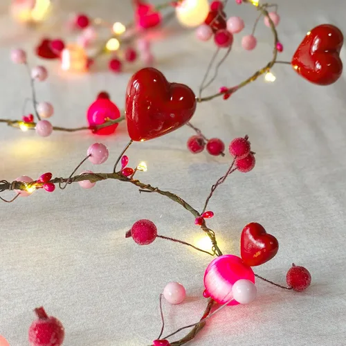 Vista 9 de MIYA LIFE Guirnalda de luces para el día de San Valentín, guirnalda de globos con forma de corazón, funciona con pilas, guirnalda de corazón
