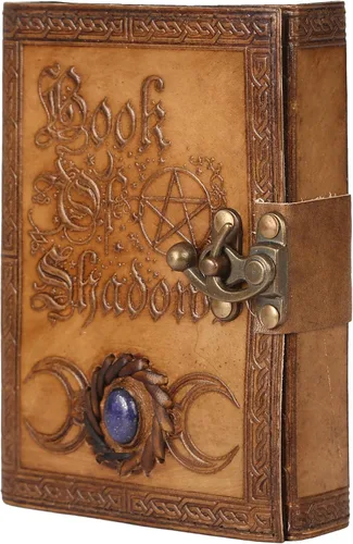 Vista 6 de Book of Shadows - Diario Grimorio – 200 páginas de papel antiguo con borde deckle con triple luna, pentagrama, cubierta de cuero con cierre