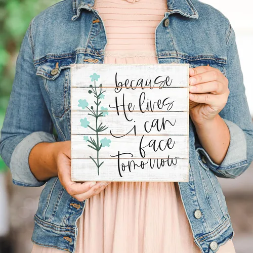 Vista 4 de Simply Said, INC Perfect Pallet Petites - Letrero de madera rústica de 8 pulgadas - Because He Lives, I Can Face Tomorrow - PET21208 Porque vive