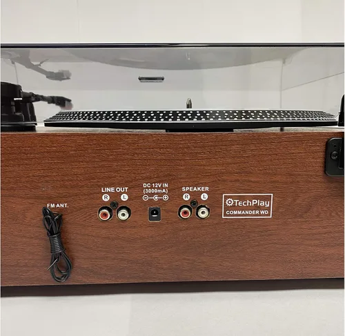 Vista 2 de TechPlay Commander, tocadiscos de 3 velocidades con control de tono, reproductor de CD, amplificador con medidor VU, Bluetooth y grabación USB