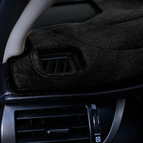 Vista 4 de Coverking Cubiertas de tablero de ajuste personalizado para modelos selectos de Chevrolet Silverado 1500/2500/3500 - Terciopelo (Negro)
