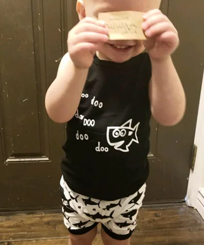 Vista 2 de Conjunto de ropa para bebé y niña, diseño de tiburón y Doo Doo, de algodón, sin mangas, conjunto de tops y pantalones cortos