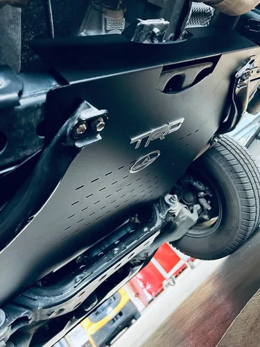 Vista 2 de Protector antirrobo, protector de cubierta, defensor, compatible con Toyota Tacoma 2WD 2016-2023 con textura negra con recubrimiento en polvo