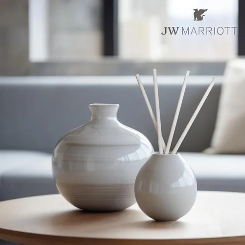Vista 2 de JW Marriott Subtle Sophistication Scent Sticks – Colección de fragancias de hotel de lujo, cítricos, ciclamen dulce, ámbar, paquete de 5 varillas
