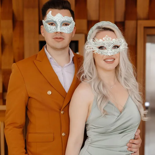 Vista 5 de Máscaras de máscaras para parejas Máscara veneciana de filigrana de metal brillante con diamantes de imitación y máscara veneciana para hombre